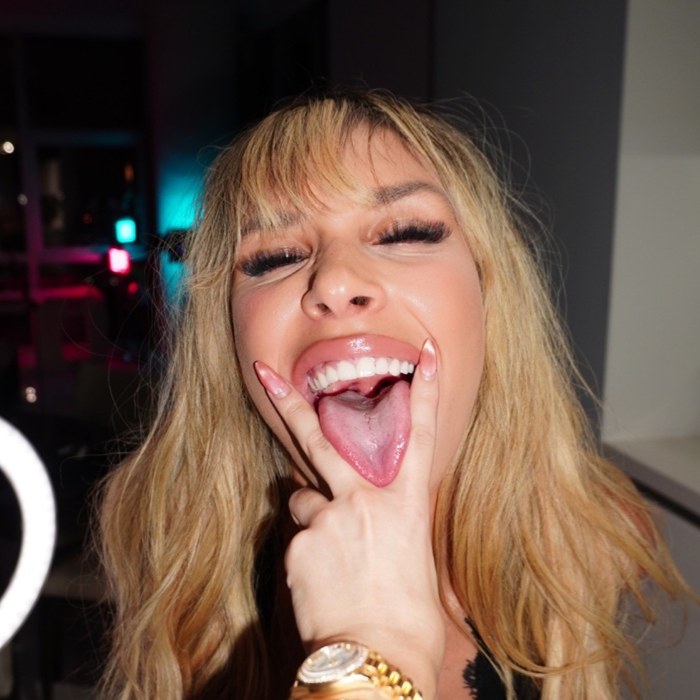 Carmen Caliente — public profile photo
