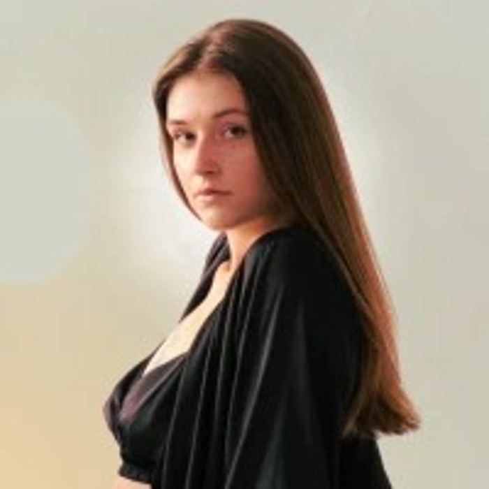 Caroline (caroline.w) — public profile photo