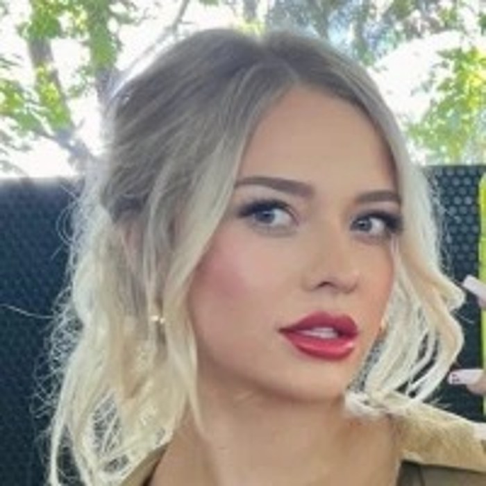 Chloe Carter — public profile photo