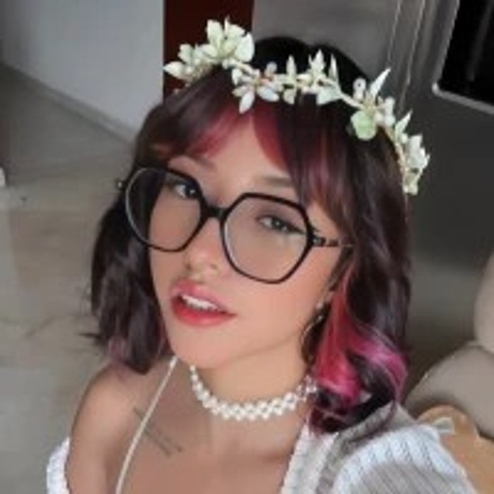 Daisy Bloom — public profile photo