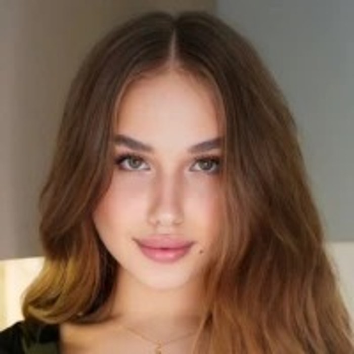 Elizabeth Swann — public profile photo