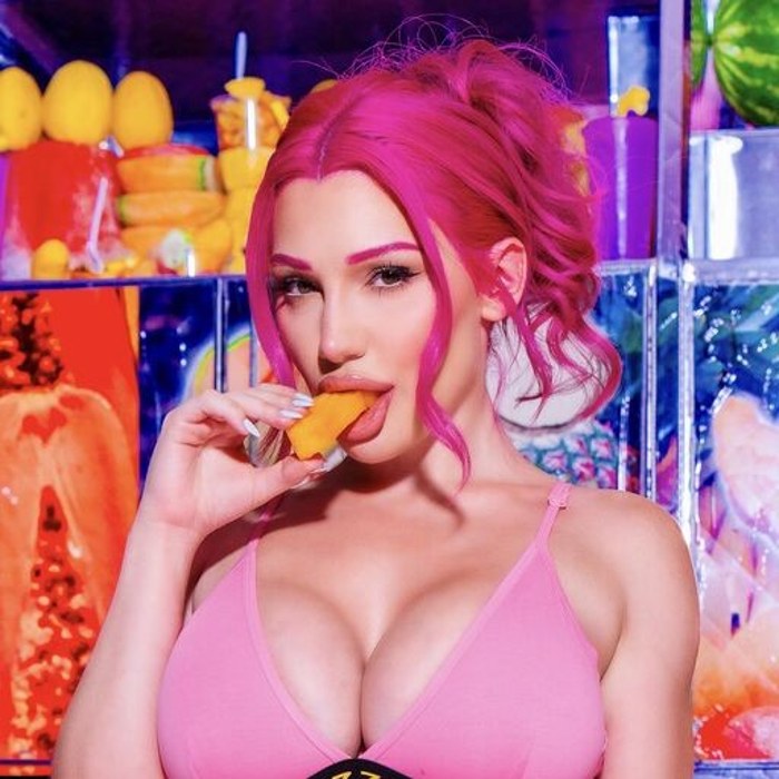 Lily Lou — public profile photo