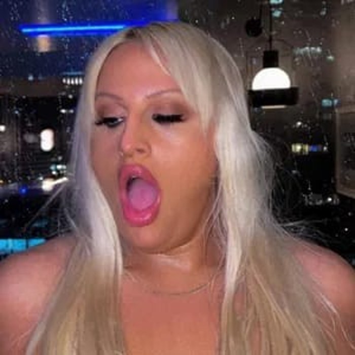Naomi — public profile photo
