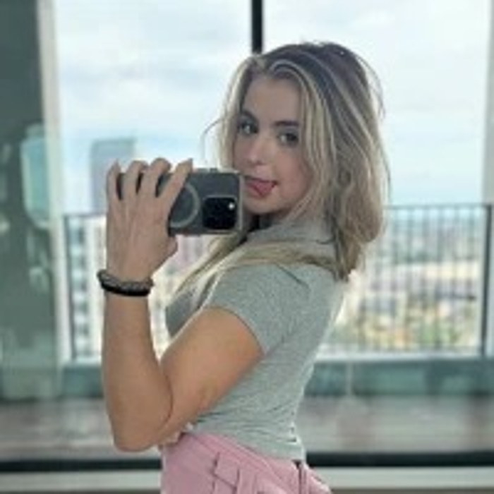 V (Stretch with V) — public profile photo